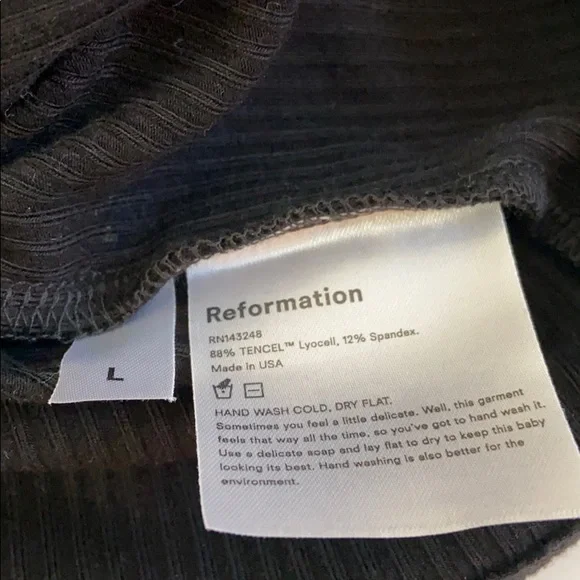 Reformation- Moraine Off Shoulder top - Picture 5 of 5